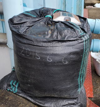 大雨時の浸水防止と不法侵入者対策に夜間赤点滅LED設置